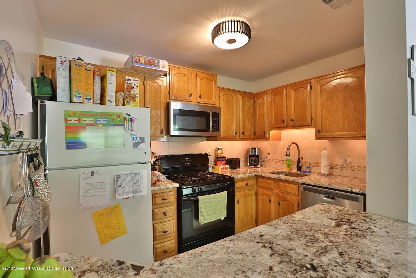 8 White Oak Court Howell, NJ 07731 - Photo 12 of 20 8WhiteOak-51