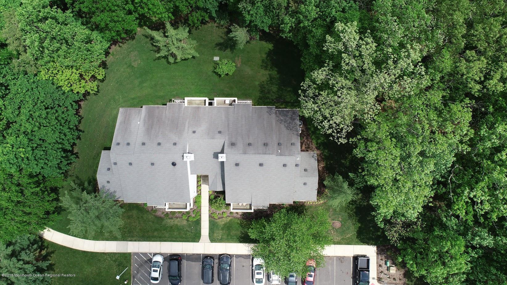 8 White Oak Court Howell, NJ 07731 - Photo 3 of 20 DJI_0538