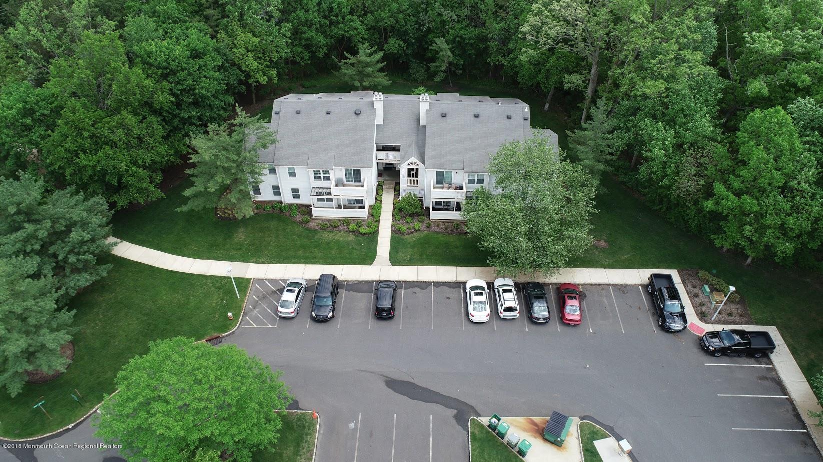 8 White Oak Court Howell, NJ 07731 - Photo 4 of 20 DJI_0540