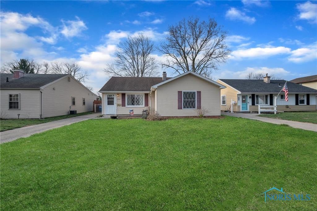 2737 Trimble Road Toledo, OH 43613 - Photo 3 of 27 Gallery Image 3