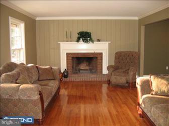 1023 Old Mill Road Wyomissing, PA 19610 - Photo 6 of 12 Living Room
