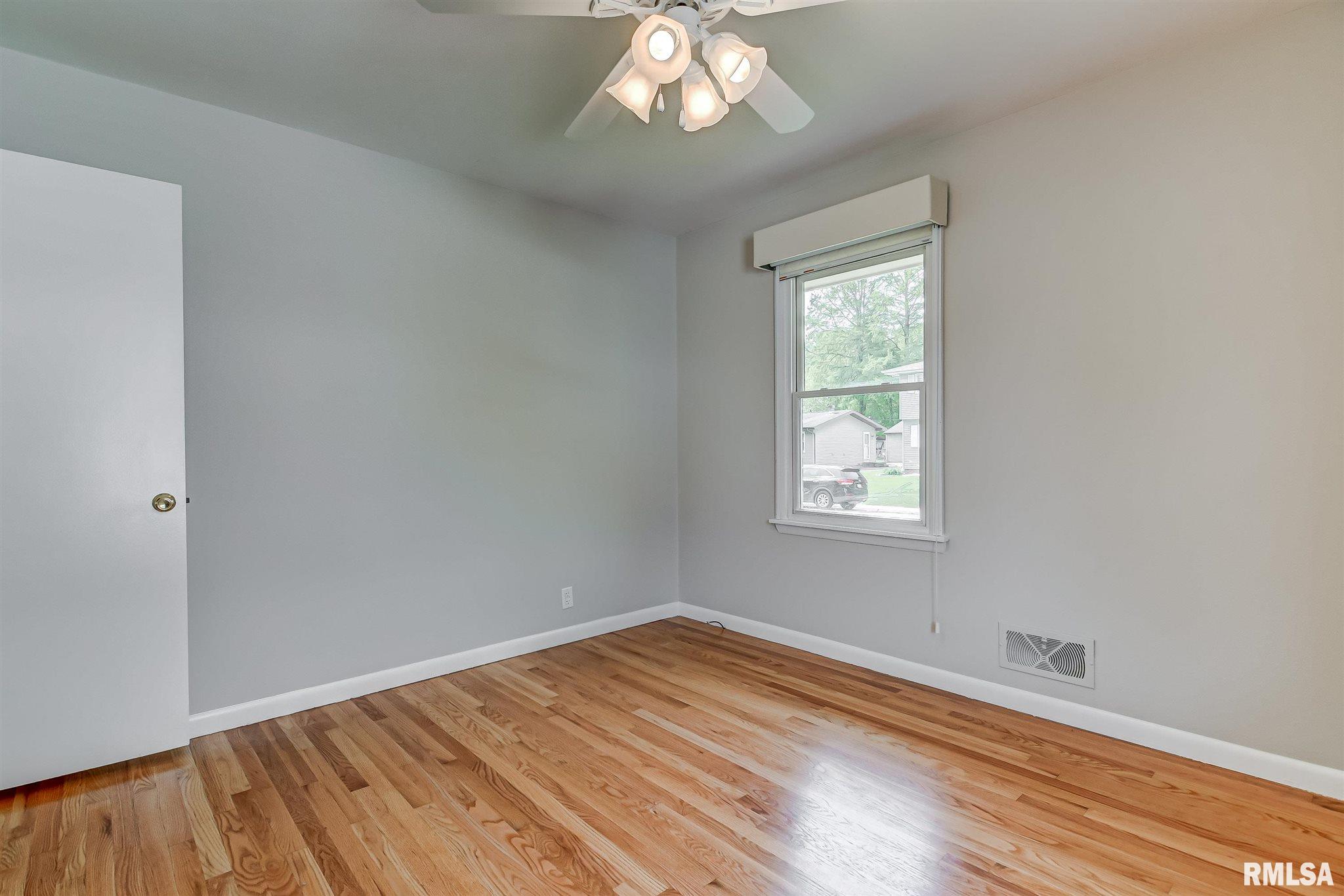 2721 Queensway Road Springfield, IL 62703 - Photo 15 of 34