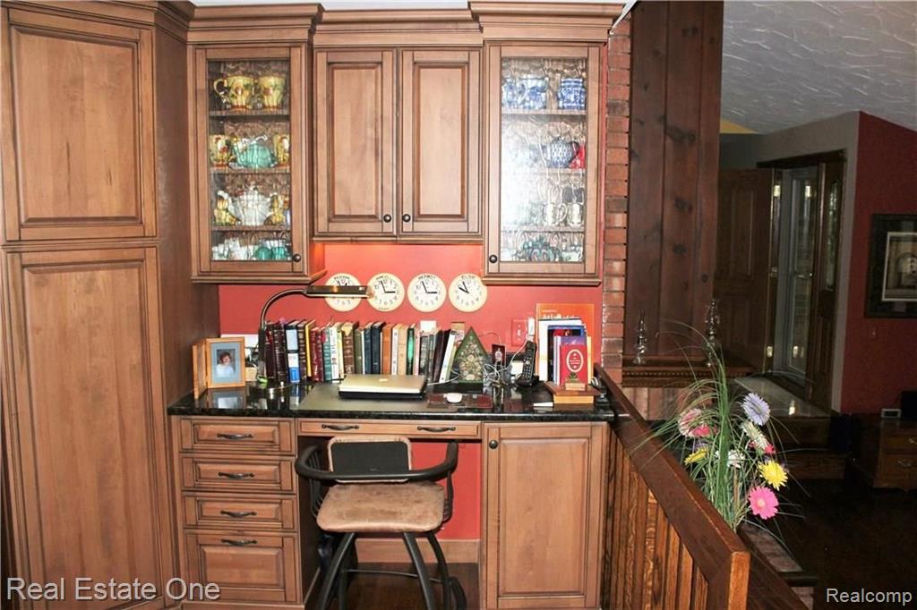 28693 Salem Road Farmington, MI 48334 - Photo 13 of 35