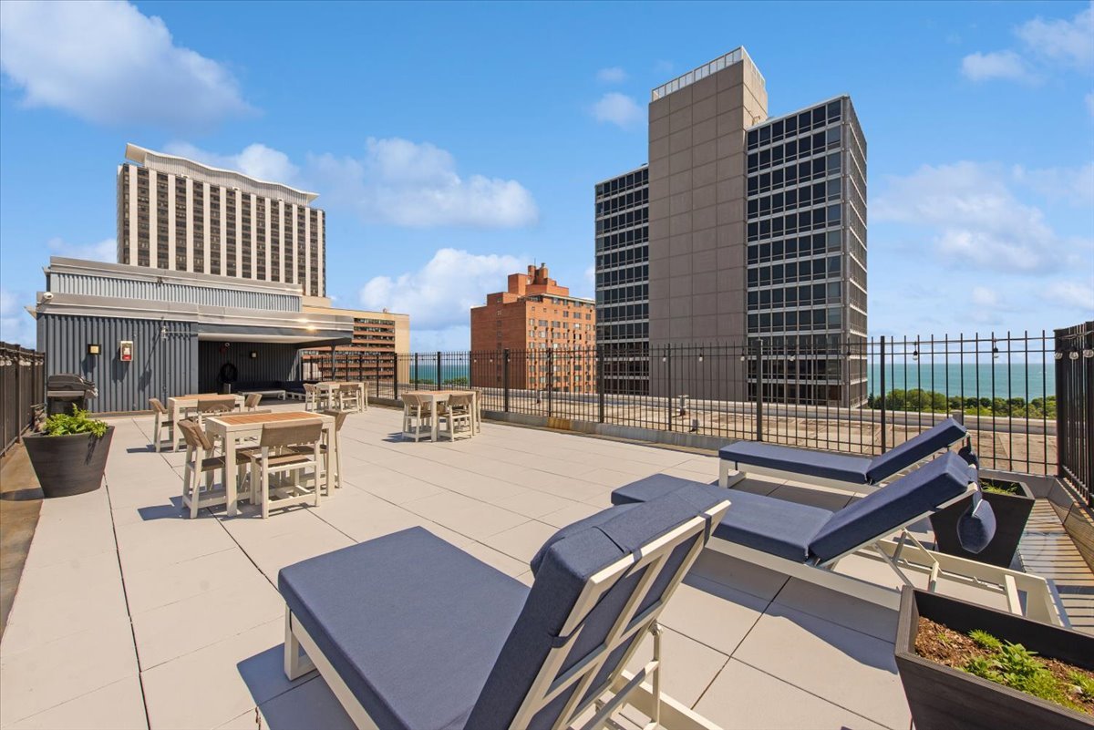 3033 North Sheridan Road, Unit 601 Chicago, IL 60657 - Photo 13 of 16