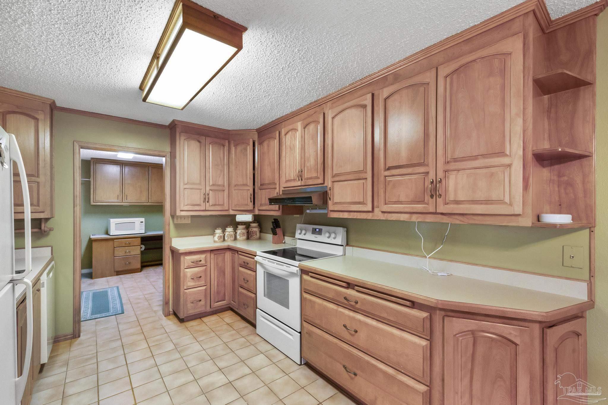 415 West Kingsfield Road Cantonment, FL 32533 - Photo 11 of 58 Gallery Image 11