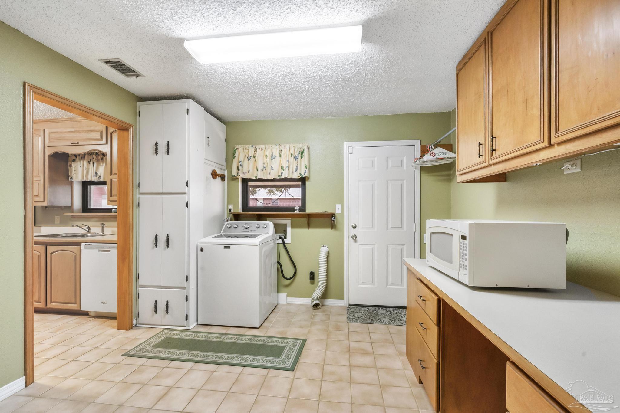 415 West Kingsfield Road Cantonment, FL 32533 - Photo 13 of 58 Gallery Image 13