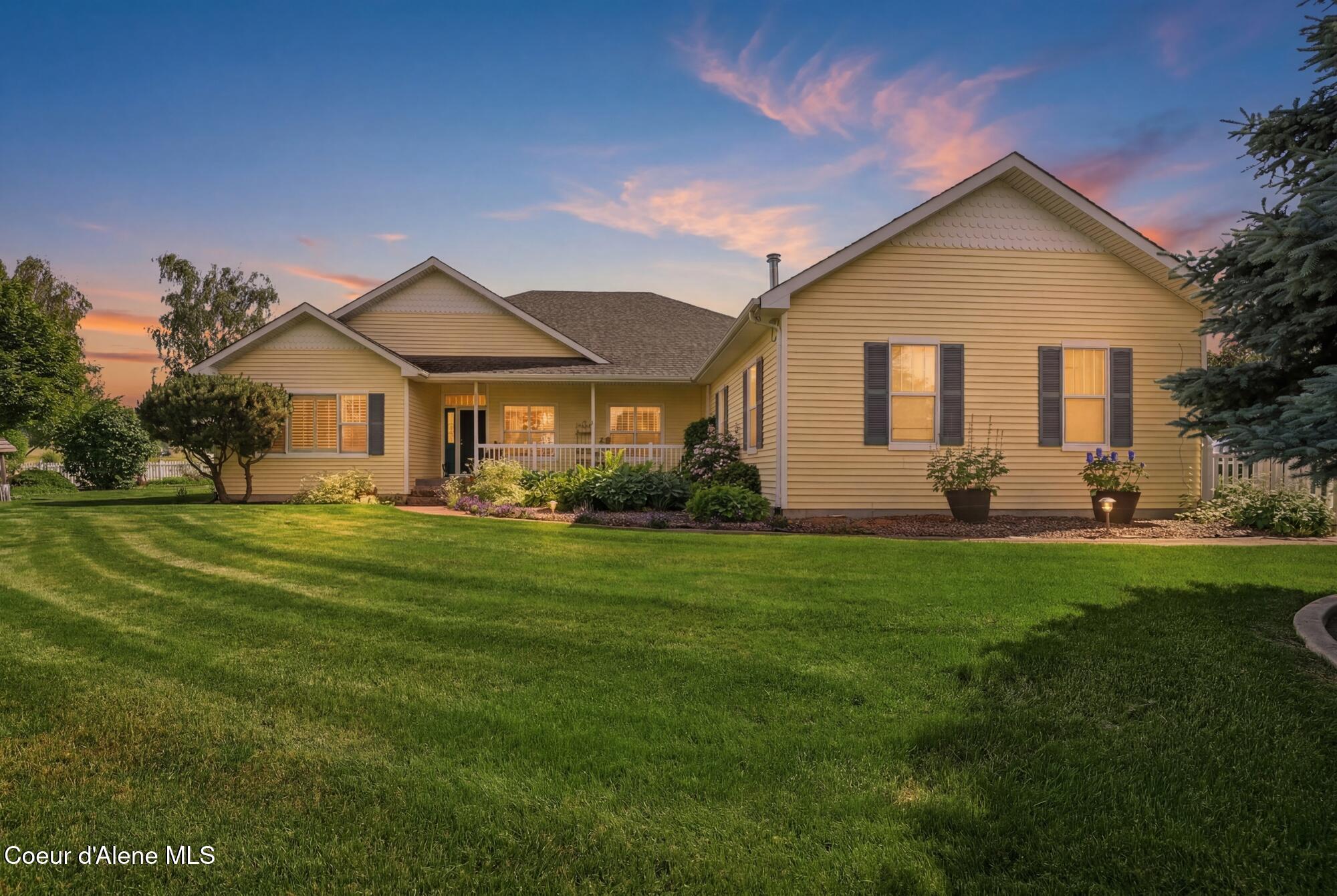 6909 West Ridgeway Road Deer Park, WA 99006 - Photo 2 of 70 night front