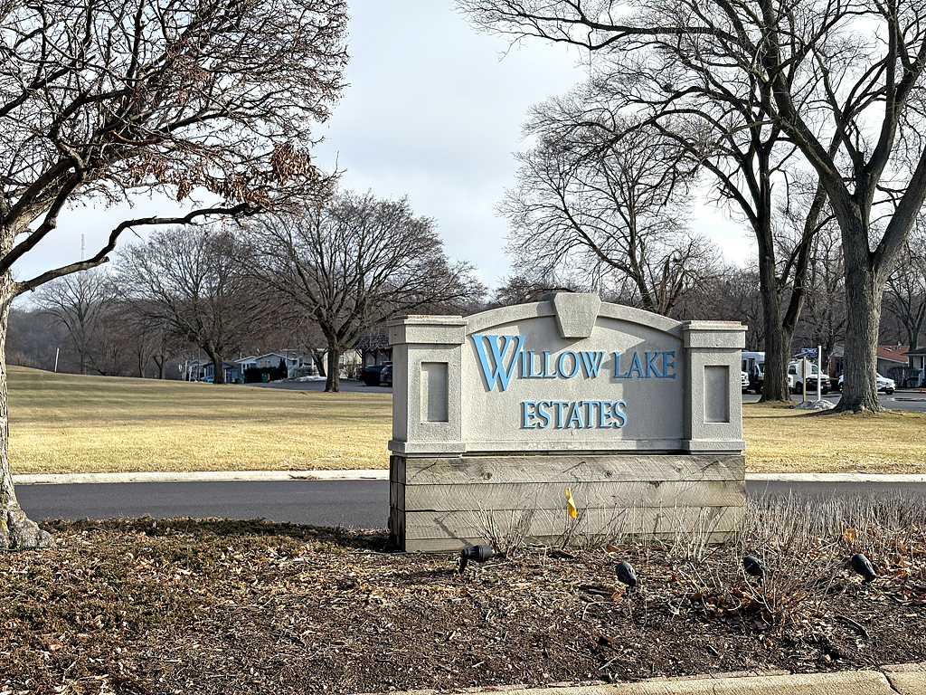 1134 Lakeview Road Elgin, IL 60123 - Photo 20 of 26 a view of a street with sign board
