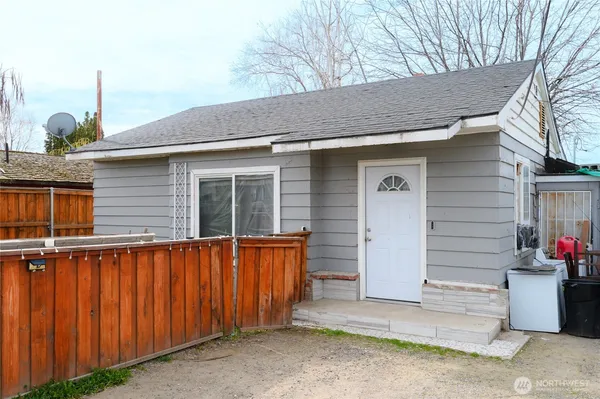 $209,900 | 1002 Grandridge Road, Grandview, WA 98930