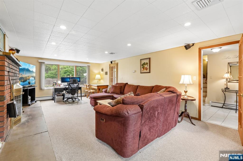 123 Midwood Road Paramus, NJ 07652 - Photo 7 of 46