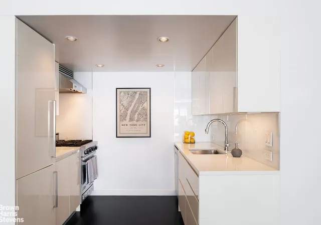 $995,000 | 27 East 65th Street, Unit 11D | Lenox Hill