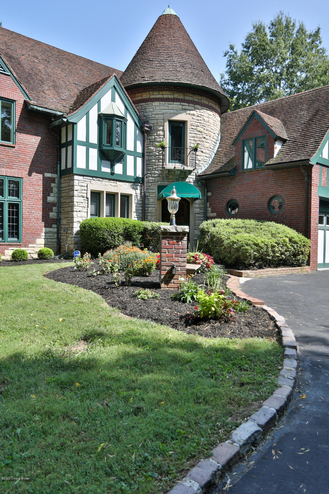 112 Tribal Road Louisville, KY 40207 - Photo 2 of 33 112 Tribal-74