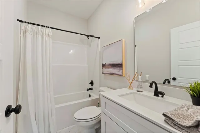 $415,950 | 411 Woodview Drive, Raymore, MO 64083