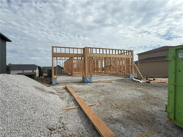 $415,950 | 411 Woodview Drive, Raymore, MO 64083