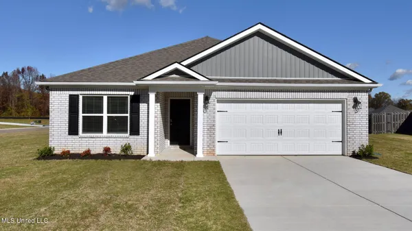 $288,990 | 39 South Thorn Tree Street, Byhalia, MS 38611