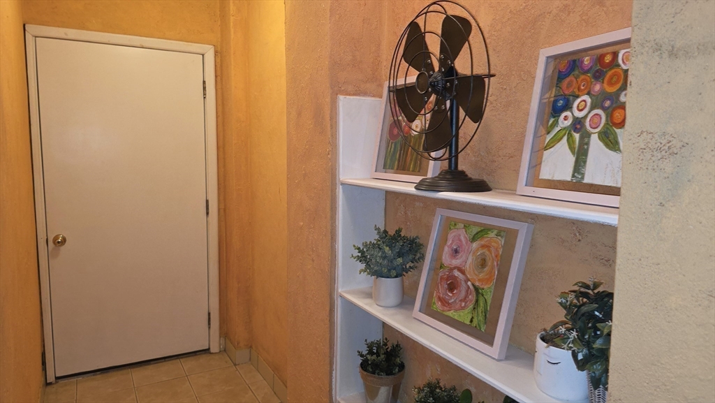 85 Burlingame Road, Unit 1 Charlton, MA 01507 - Photo 14 of 31 a view of a entryway