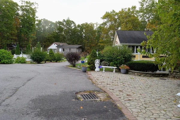 $1,499 | 85 Burlingame Road, Unit 1, Charlton, MA 01507