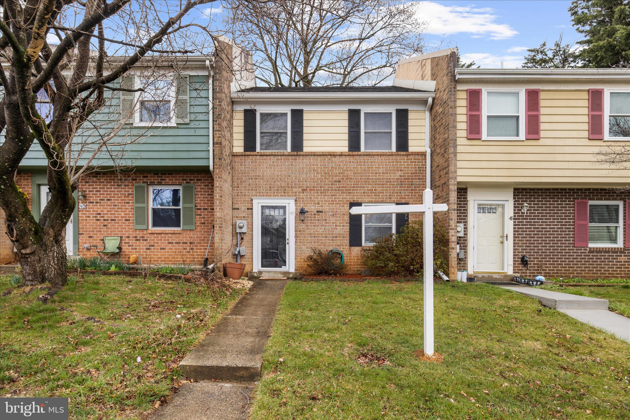 47 Vienna Court Frederick, MD 21702 - Photo 2 of 47 front view of a house with a yard