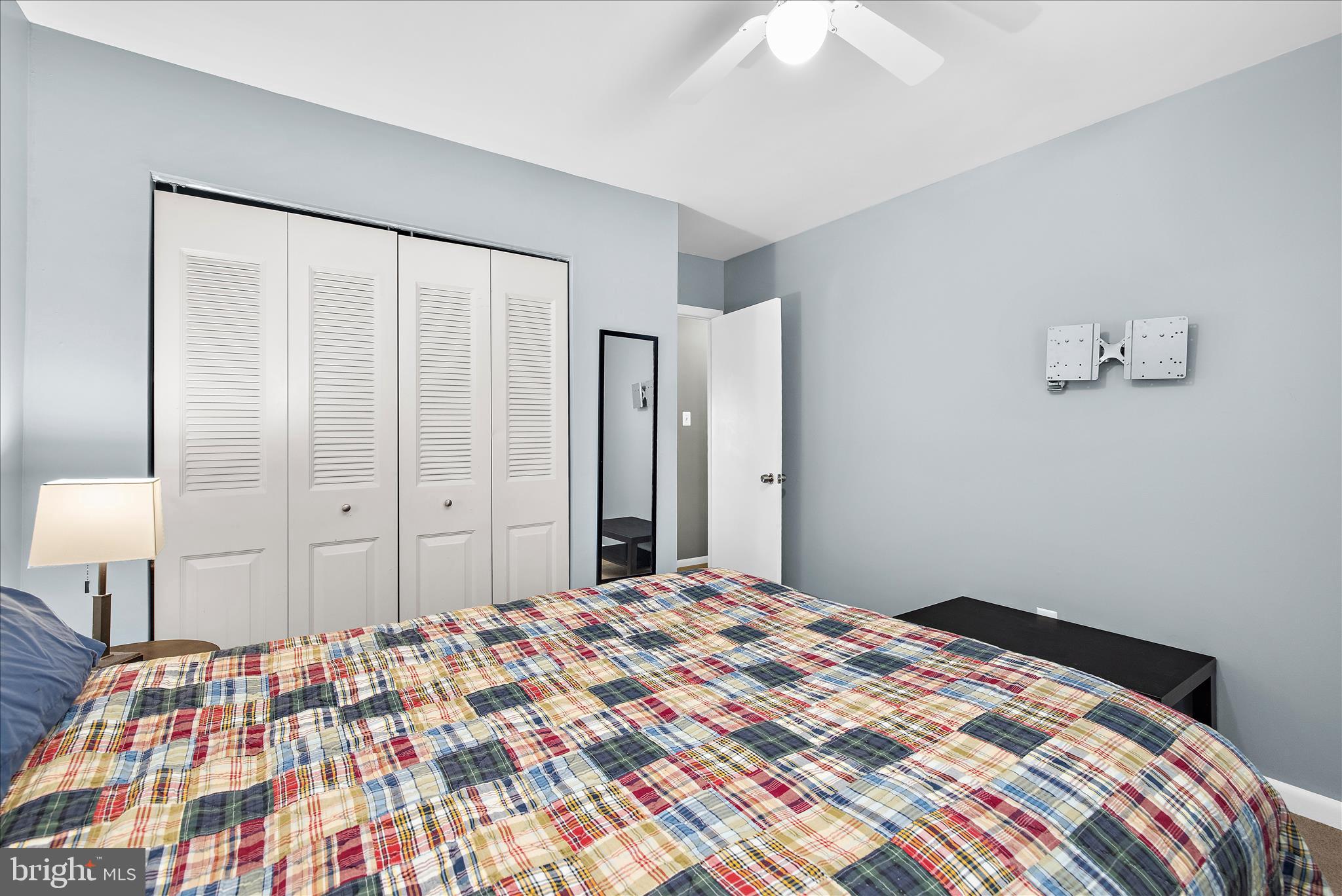 47 Vienna Court Frederick, MD 21702 - Photo 26 of 47 a bedroom with a bed and a lamp