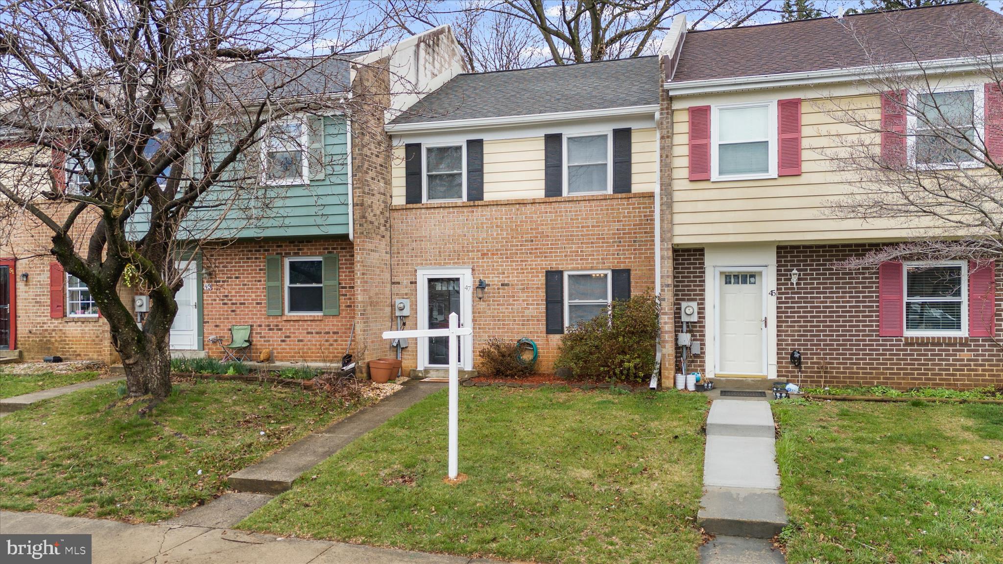 47 Vienna Court Frederick, MD 21702 - Photo 5 of 47 a front view of a house with garden
