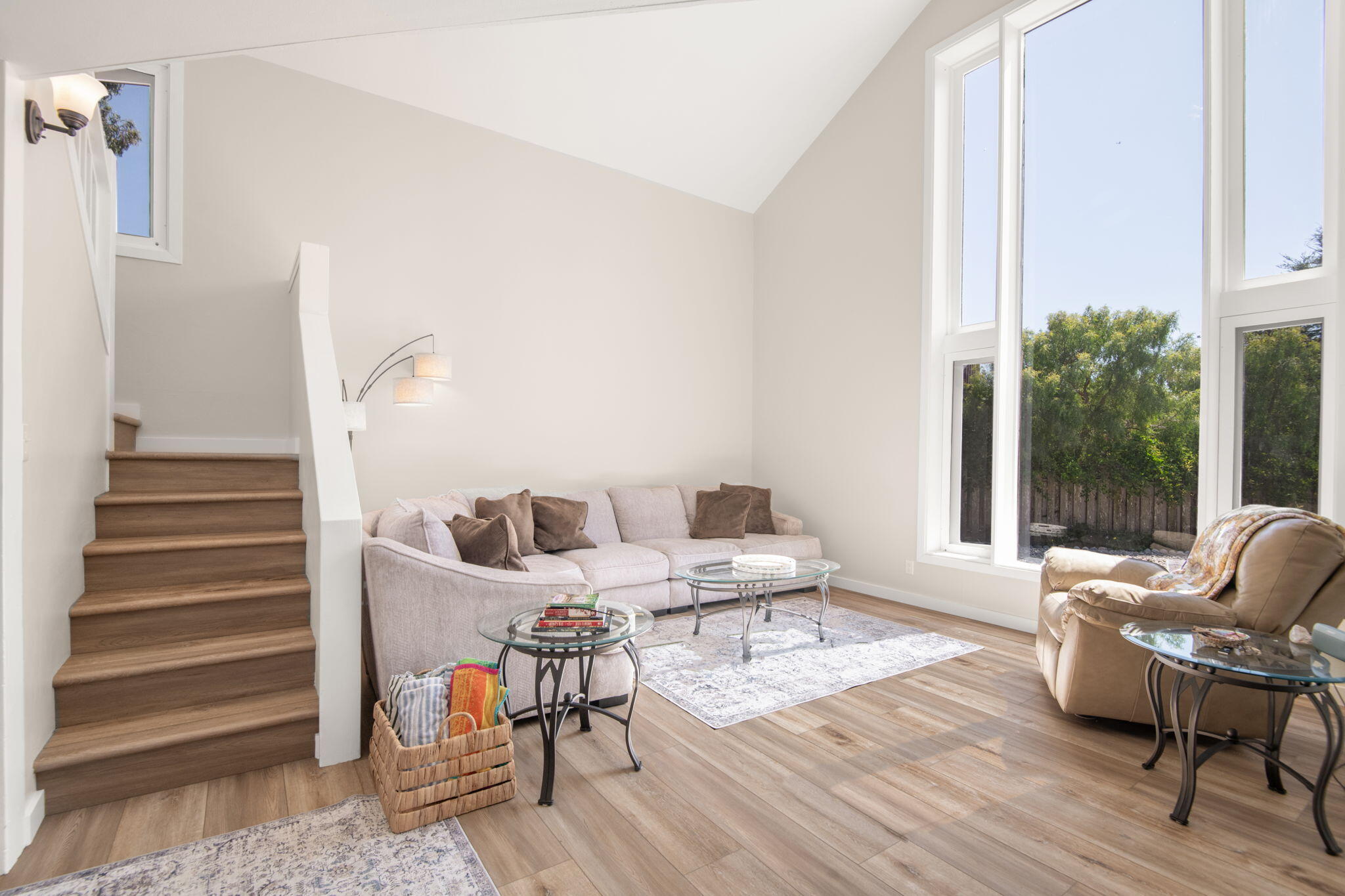 2401 Medcliff Road Santa Barbara, CA 93109 - Photo 8 of 25 Living Room