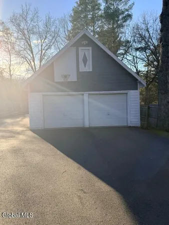 $3,200 | 226 North Greenbush Road, North Greenbush, NY 12180