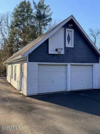 $3,200 | 226 North Greenbush Road, North Greenbush, NY 12180