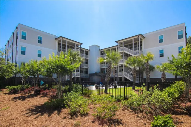 $3,950 | 105 Gascoigne Avenue, Unit 102, St. Simons Island, GA 31522