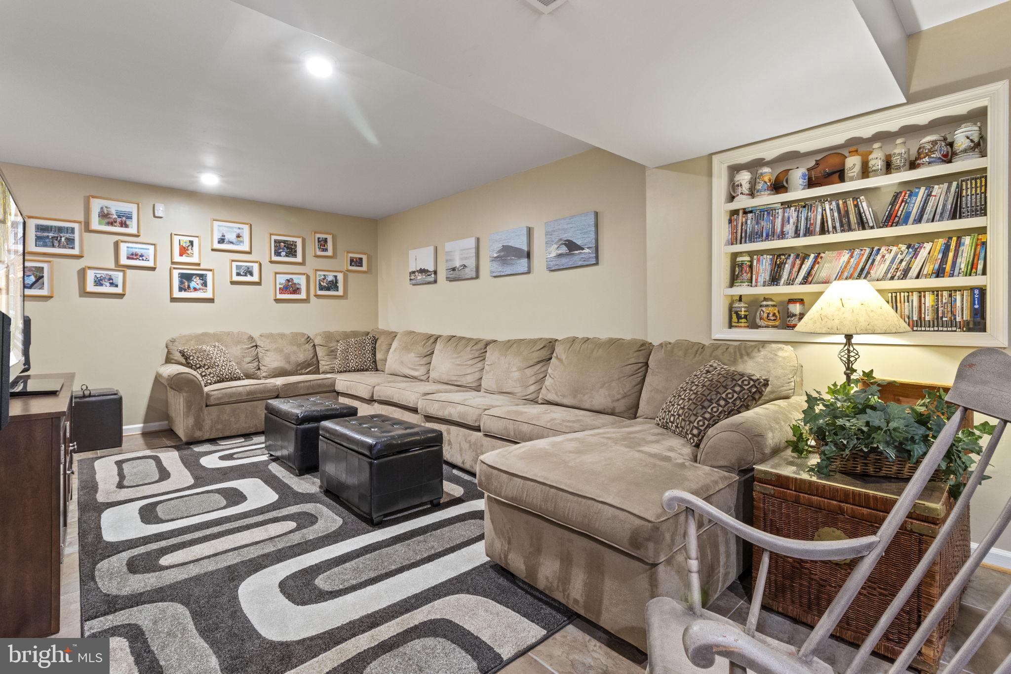 14116 Eternity Road Germantown, MD 20874 - Photo 15 of 21 Lots of room for relax & unwind