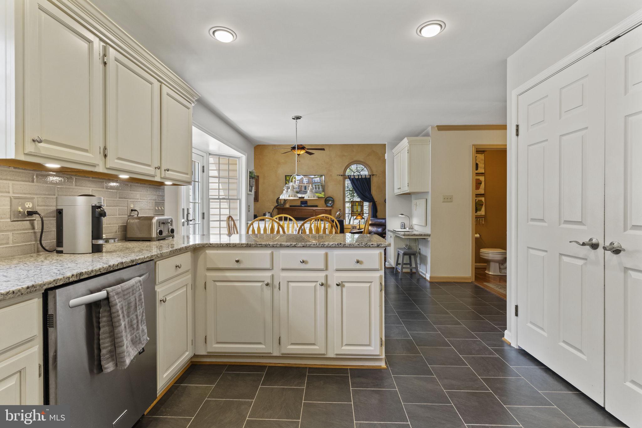 14116 Eternity Road Germantown, MD 20874 - Photo 8 of 21 Great flow for entertaining