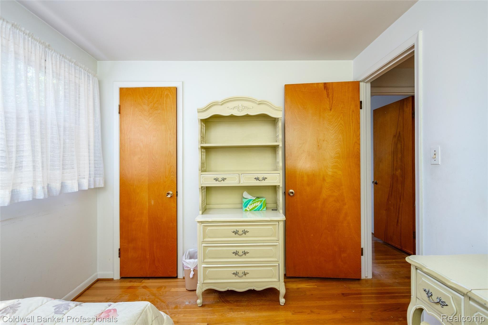 29739 Fall River Road Southfield, MI 48076 - Photo 13 of 34 29739 Fall River L017.jpg