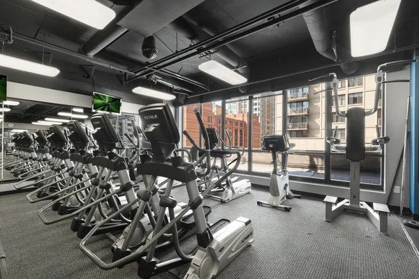 $2,400 | 10 East Ontario Street, Unit 904, Chicago, IL 60611