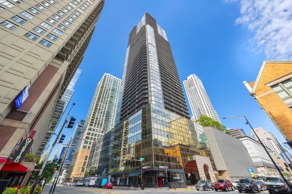 $2,400 | 10 East Ontario Street, Unit 904, Chicago, IL 60611