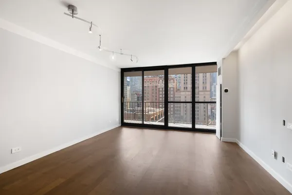 $2,400 | 10 East Ontario Street, Unit 904, Chicago, IL 60611