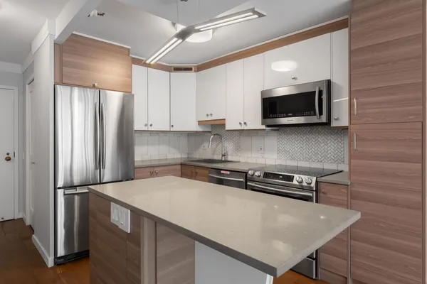 $2,400 | 10 East Ontario Street, Unit 904, Chicago, IL 60611