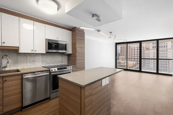 $2,400 | 10 East Ontario Street, Unit 904, Chicago, IL 60611