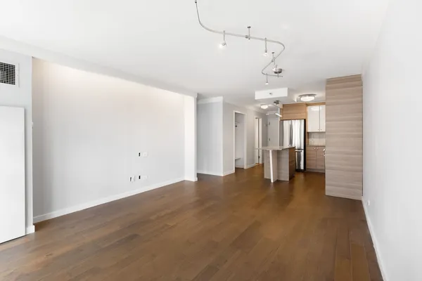 $2,400 | 10 East Ontario Street, Unit 904, Chicago, IL 60611