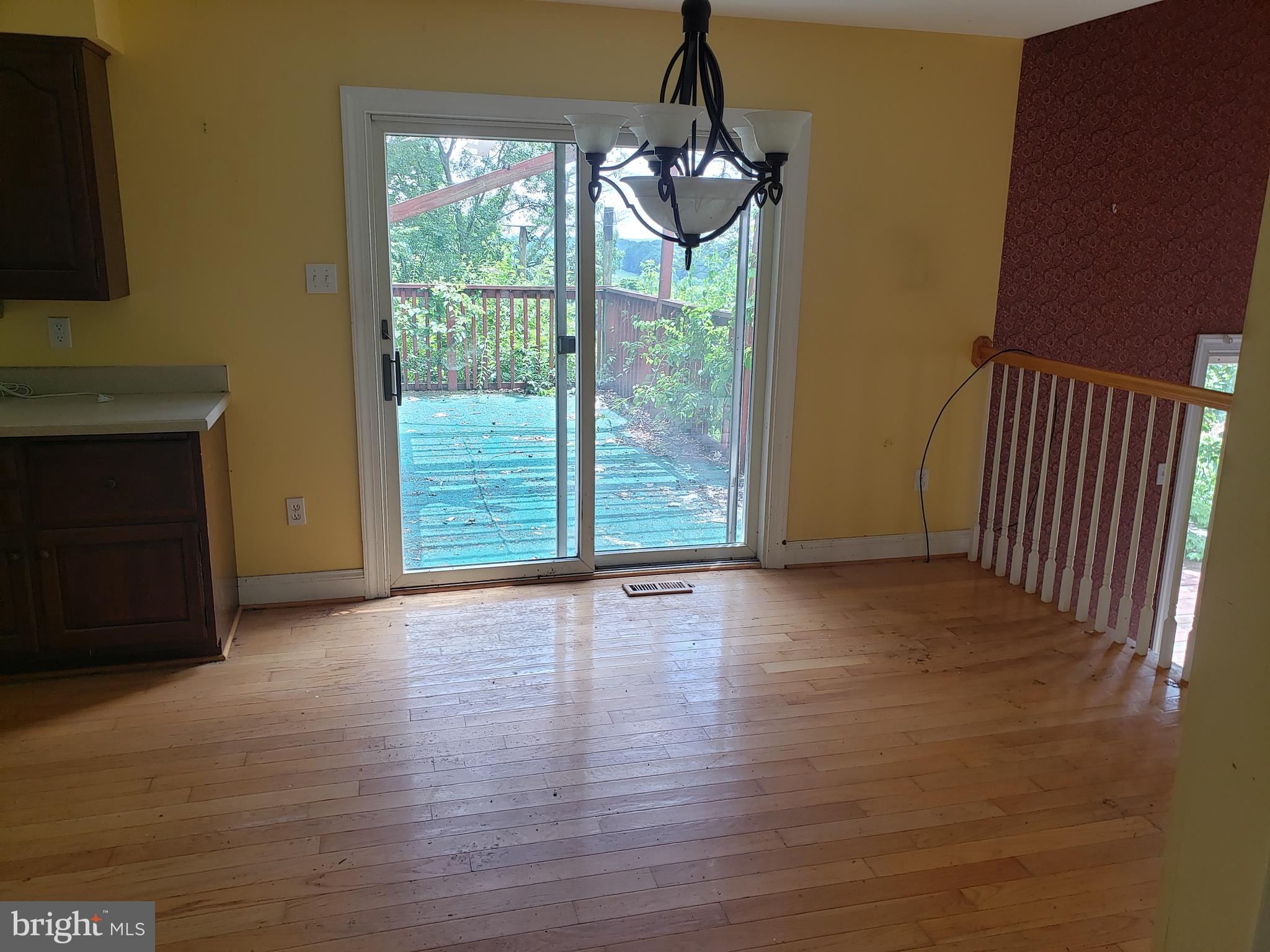 1303 Arnold Road Westminster, MD 21157 - Photo 18 of 53 BREAKFAST ROOM - SLIDER TO REAR DECK