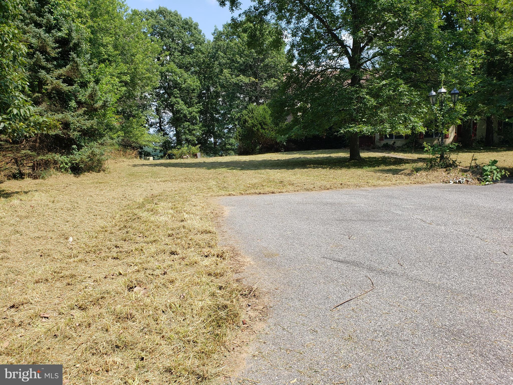 1303 Arnold Road Westminster, MD 21157 - Photo 4 of 53 DRIVEWAY TO PROPERTY
