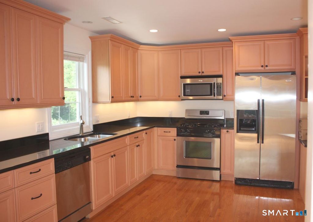 675 High Ridge Road Stamford, CT 06905 - Photo 2 of 6 Gallery Image 2