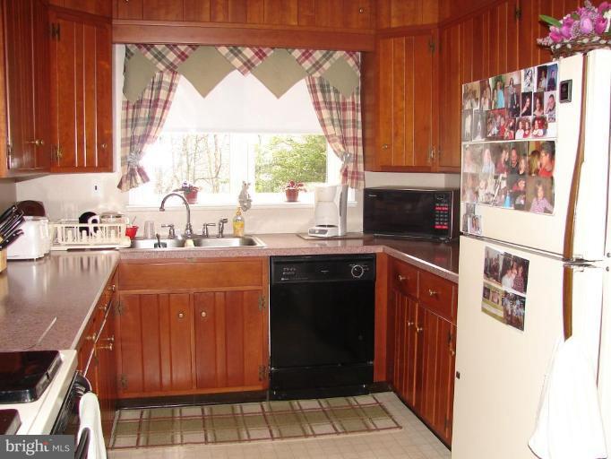 729 Nottingham Road Elkton, MD 21921 - Photo 2 of 30 Kitchen