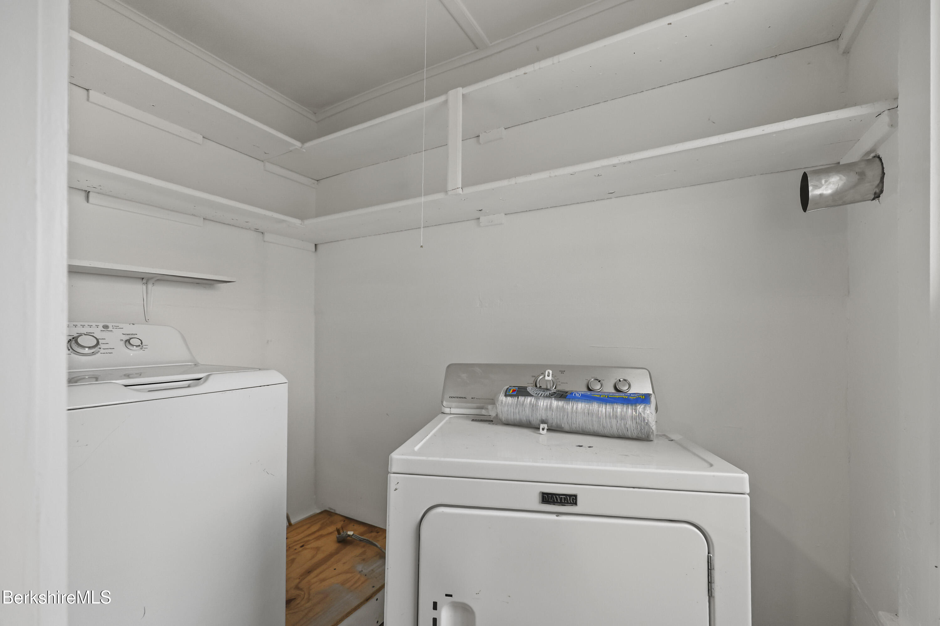 41 Prospect Street North Adams, MA 01247 - Photo 20 of 34 a utility room with dryer and washer