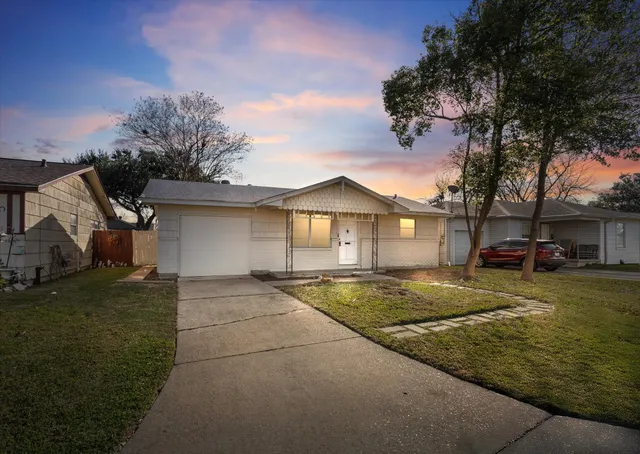 $2,100 | 833 Dutch Street, Deer Park, TX 77536