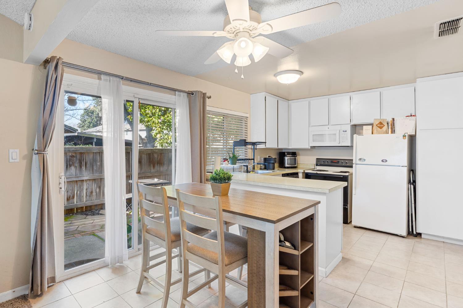 8849 La Riviera Drive, Unit A Sacramento, CA 95826 - Photo 8 of 19