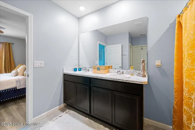 a en suite bathroom with a sink and a mirror