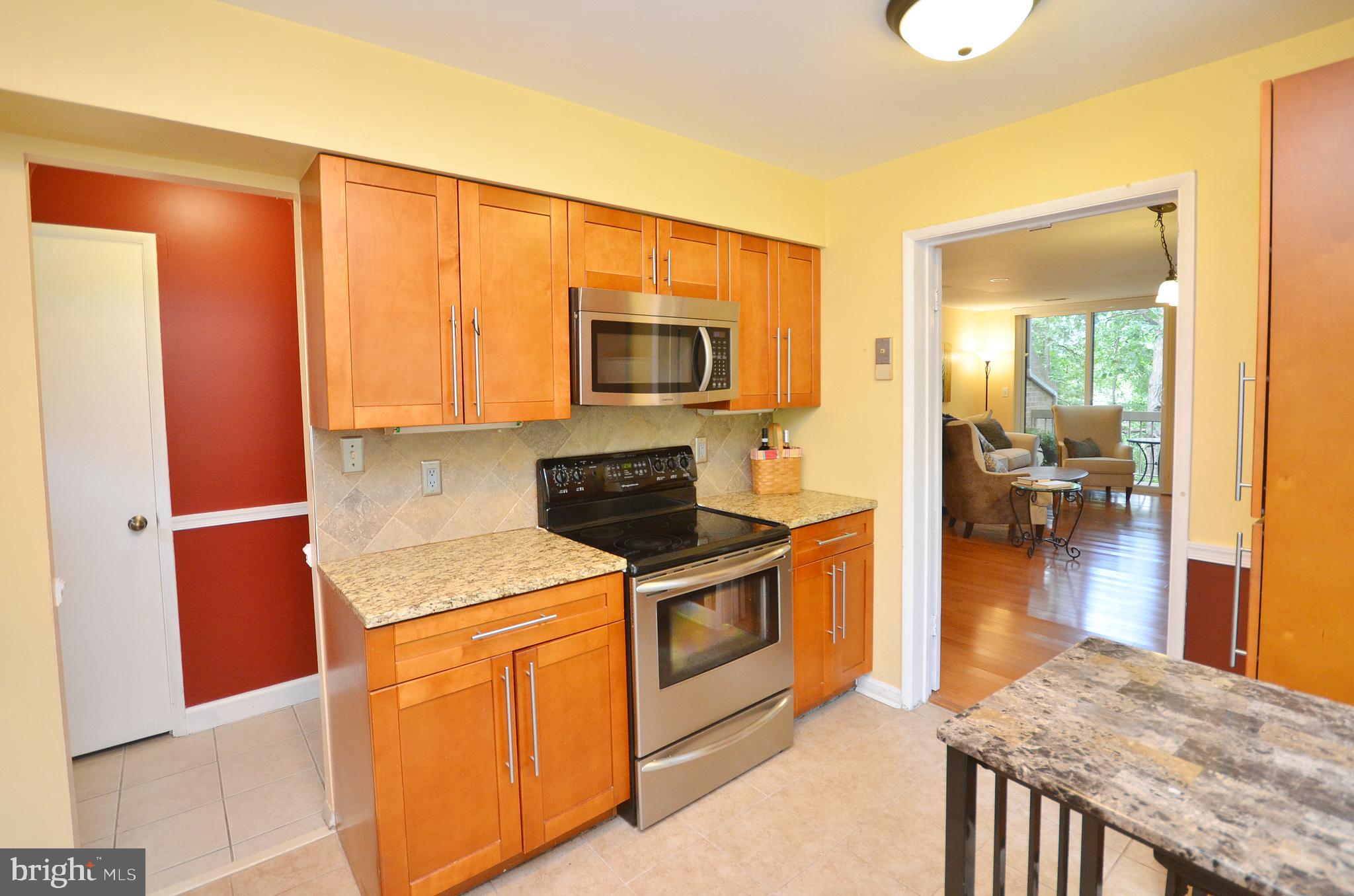 11214 Beaver Trail Court, Unit 12 Reston, VA 20191 - Photo 6 of 27 a kitchen with a stove microwave and refrigerator