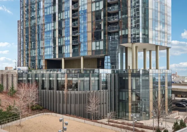 $7,000 | 211 North Harbor Drive, Unit 408, Chicago, IL 60601