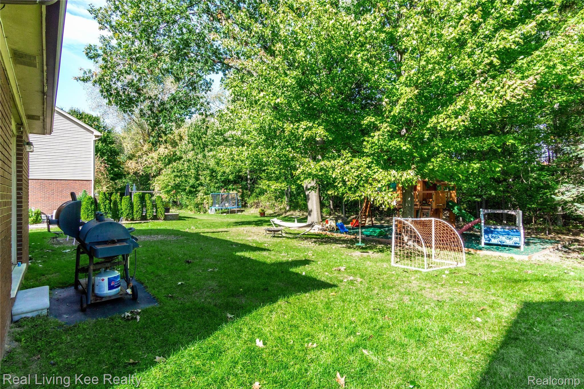 2861 Ranieri Drive Troy, MI 48085 - Photo 36 of 36 Exteriors (7 of 8).jpg