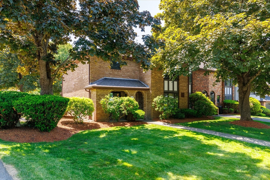 11 Cobblestone Lane, Unit 11 Worcester, MA 01606 - Photo 1 of 42