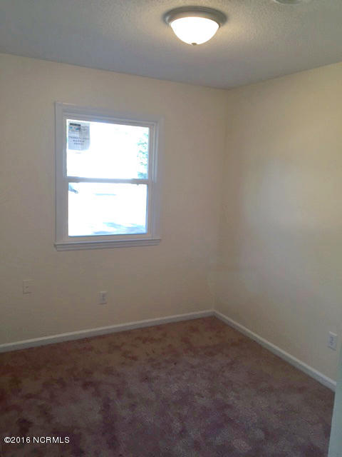 318 Burbank Road Wilmington, NC 28412 - Photo 9 of 11 Photo 161223 MLS Staging - Burbank 318 (